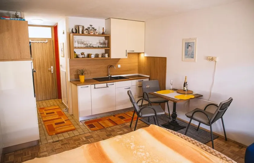 Sunny Apartment | Mountain View - Image 1