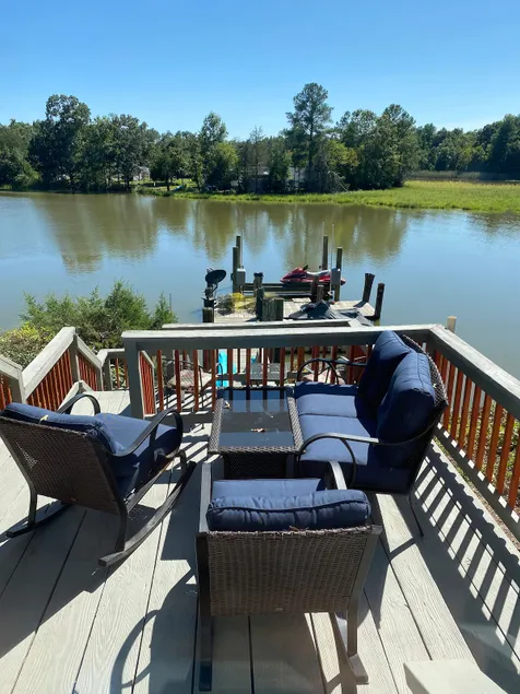 Peaceful and Cozy Waterfront Home (just renovated) - Image 1