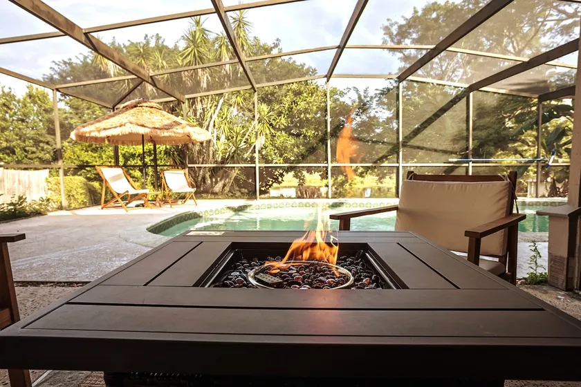 Cozy Lakefront Home w/ Pool -7 mins from Legoland - Image 1