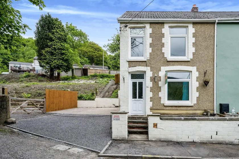 Home in Neath near waterfalls - Image 1