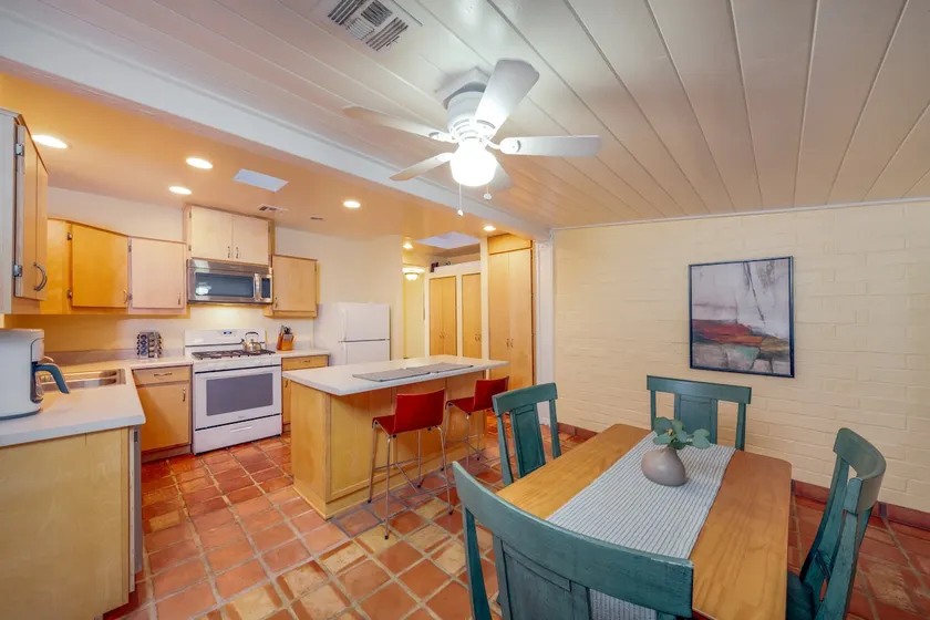 Close to UA & Banner | Outdoor Space | 2 BR & 2 BA - Image 1