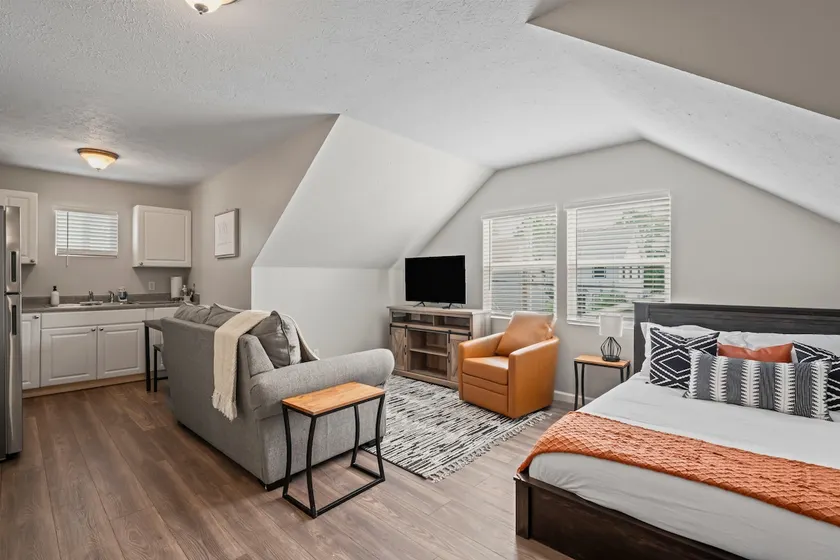 Quaint Indy Apartment~5 Min to Mass Ave~Garage - Image 1