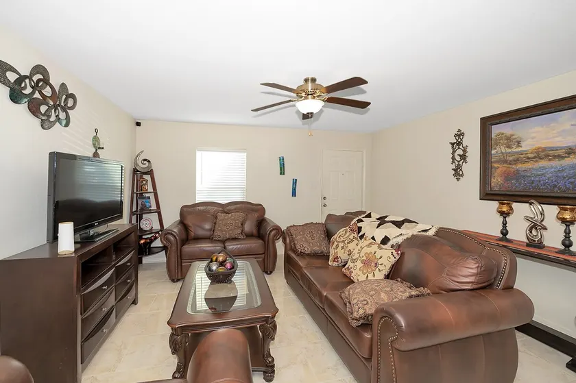 Enjoy this beautiful and very confortable home. - Image 1