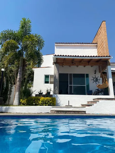 House with a pool in Oaxtepec - Image 1