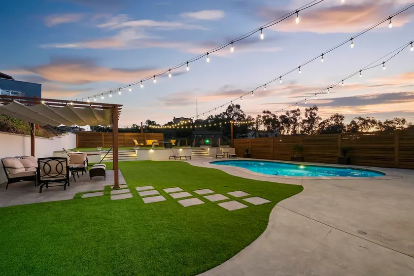 San Diego Pool House with Luxury King/Queen Suites - Image 1