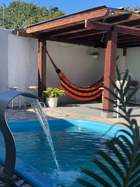 Heated pool – 4 bedrooms, 15 minutes to Beto Carrero / beach - Image 1