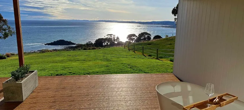 Coastal Retreat with Outdoor Bath & Ocean Views - Image 1