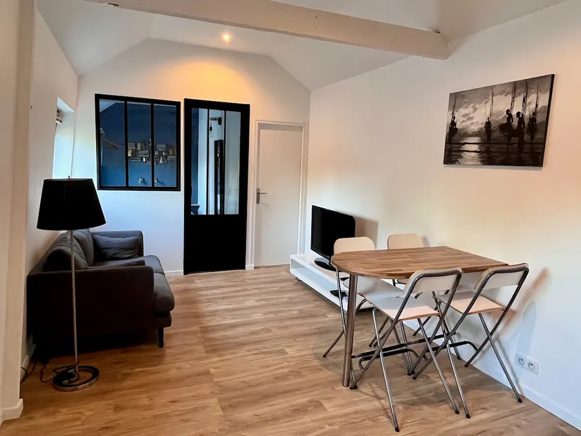 Charming 2-room, Quiet & Bright, at the host's - Image 1