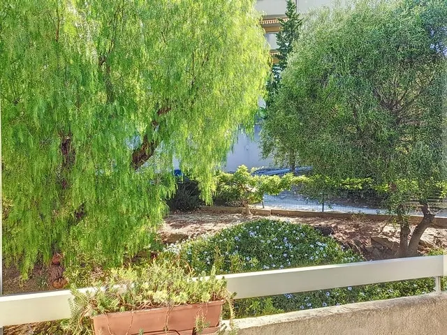 Furnished, air-conditioned 1-bedroom apartment in the Pin de Bormes neighborhood - Image 1