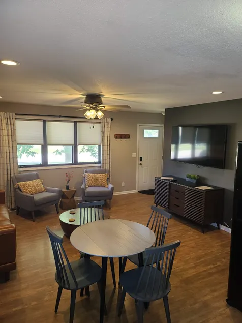 the Guest House - Image 1