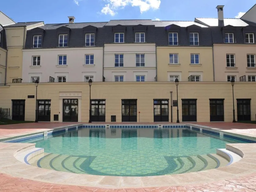 Deluxe flat 4 pax, A/C, pool, 1 min Disney park - Image 1