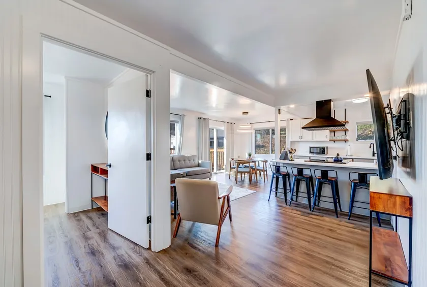 Cozy Cottage, Ocean Escape - Image 1