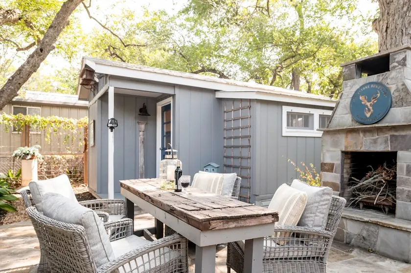 Cozy Winter Retreat | Steps to Town + Fire Pit Sui - Image 1
