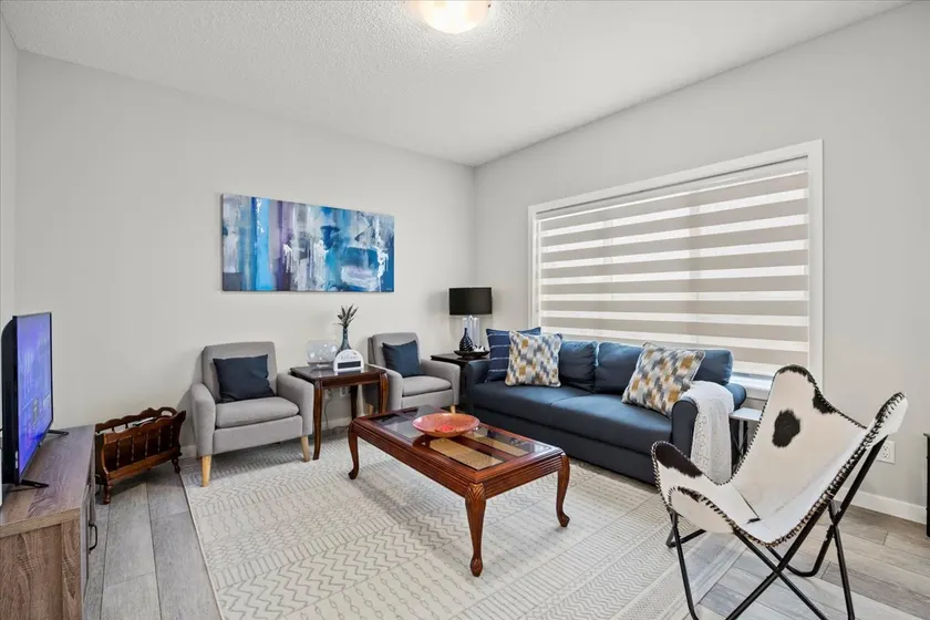 Beautiful Modern House in Cochrane - Image 1