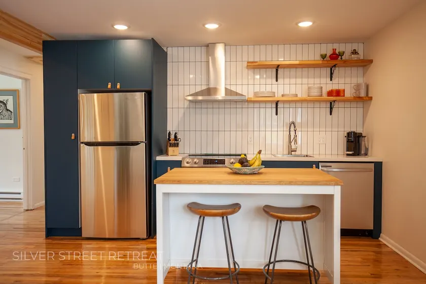 *Silver Street Retreat* Premier - Image 1