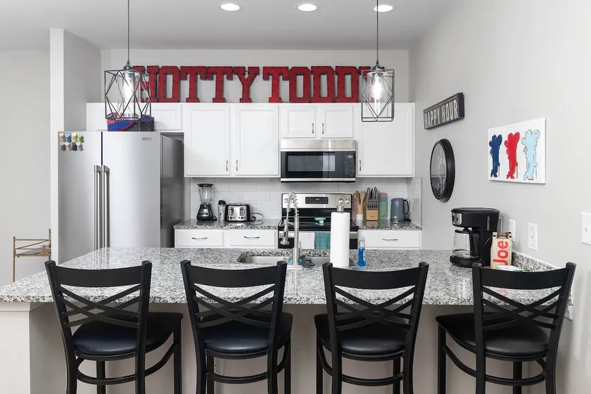 Oxford Oasis: 4BD/4.5BA by Ole Miss and the Square - Image 1