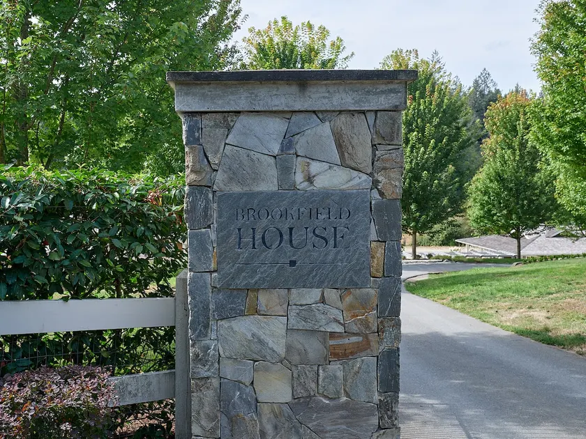 Beautiful Country home on a shared 4 acre parcel - Image 1