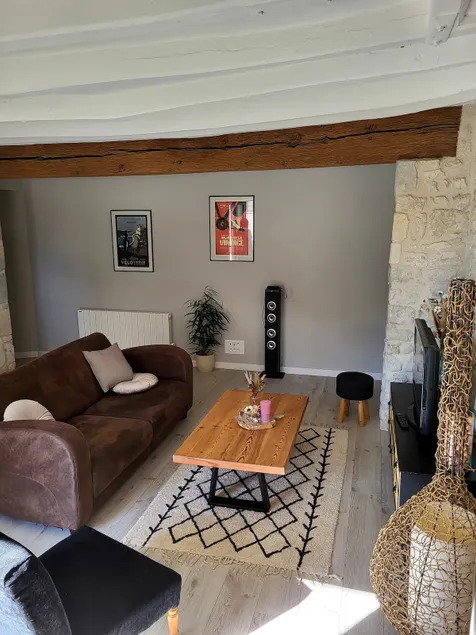 Charming tuffeau house - Image 1
