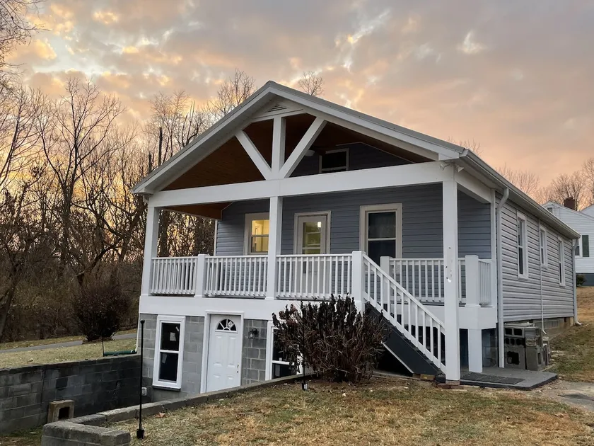 Cute home on downtown greenway - Image 1
