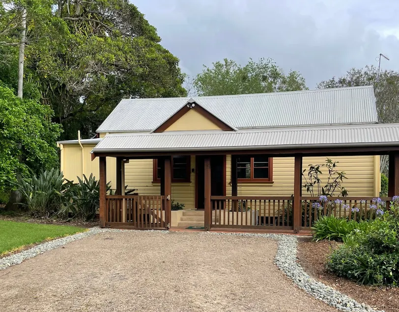 “Yeagerton School House”Riverfront Country Getaway - Image 1