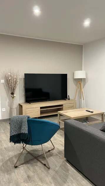 Apartment with private garden - Image 1