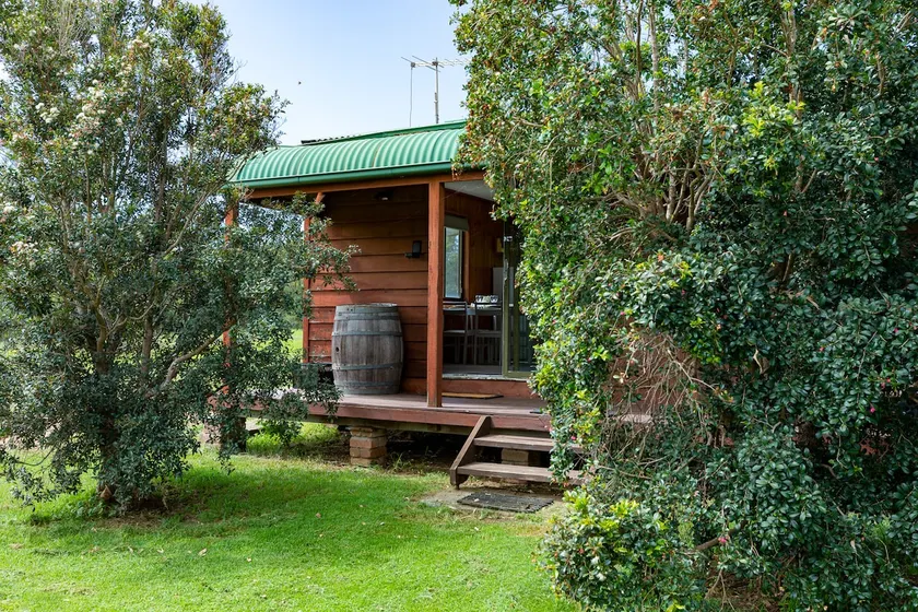 Hunter Hideaway Cottage Merlot - Image 1