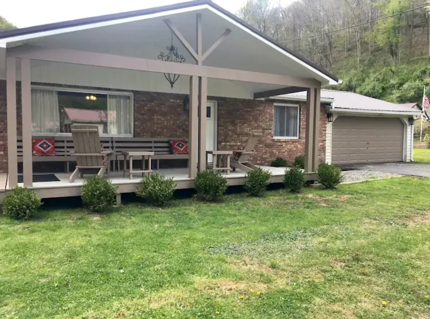 Huckleberry Trail House - Image 1