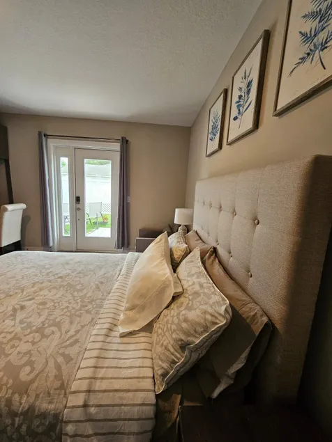 Private Exterior Entrance Suite in Palm Bay - Image 1