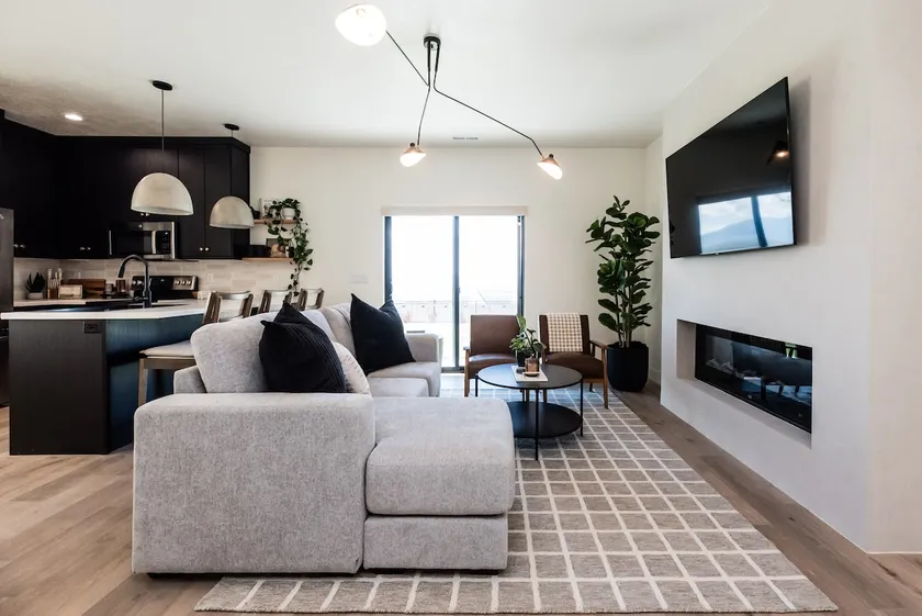 Brand new 3 bed 2 bath w/views - Image 1