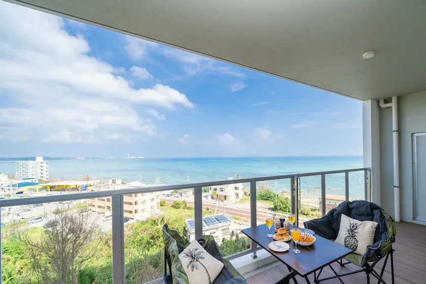Room with a view of the sea as soon as you wake up/ocean view/3 bedrooms/1 free parking space/right in front of the beach - Image 1