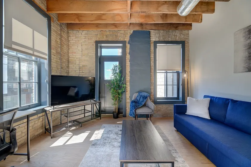 1 bed | Sleeper Sofa | 5 Min to Motorcycle Classic - Image 1