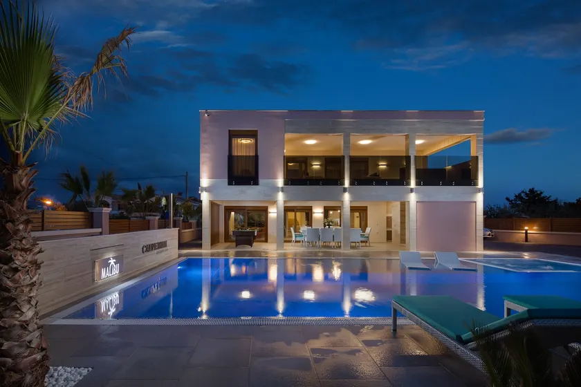 Malibu Eclipse - Luxury villa with pool & spa - Image 1