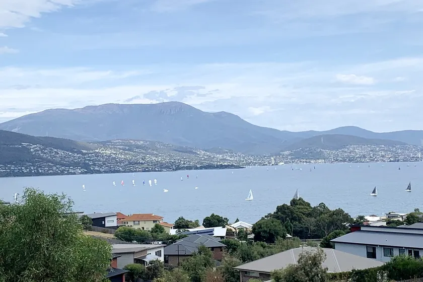 Stunning water view home in Hobart - Image 1