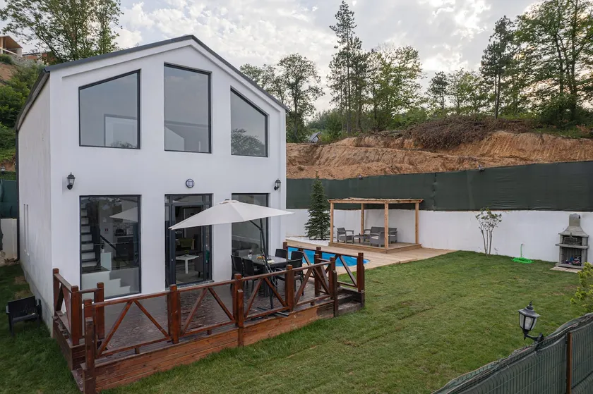 Sheltered Private Pool, Jacuzzi, View Villa Porthos - Image 1