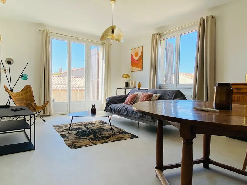 Bright 3 Bedroom Apartment, Balcony & Parking - Image 1