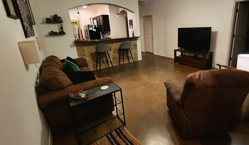 Cozy & Convenient Townhome - Image 1