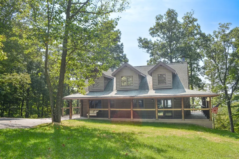 Breathtaking Riverview Getaway - Image 1
