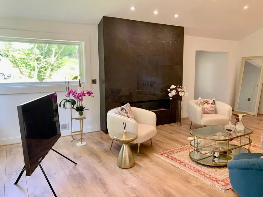 Large & stylish 1B1B in Bethesda - Image 1