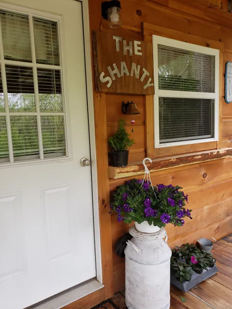 The Shanty: Lacy Rustic Vintage Sweet Cabin for 2 - Image 1