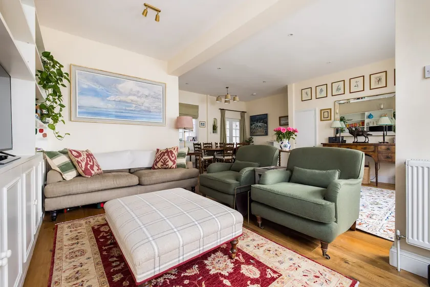Traditional Treasure – 3 Bedroom Home by Hyde Park - Image 1