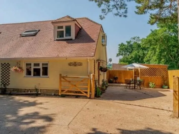 New Forest Hideaway - Image 1