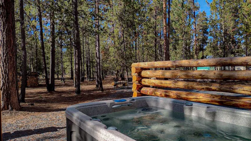 Guest suite | Hot tub & sauna Cabin in the Woods - Image 1