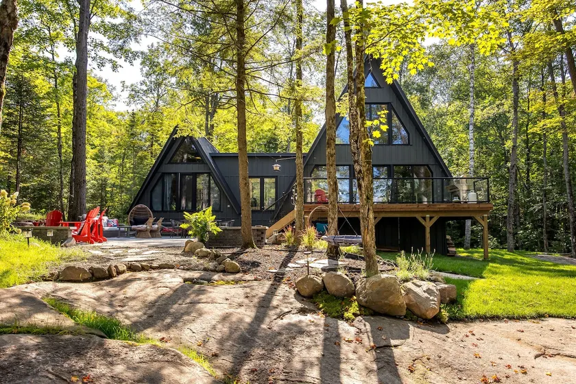 Lakefront A-Frame in Muskoka | Sauna & Hot Tub - Image 1