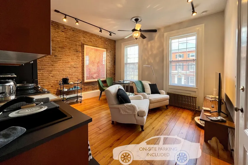 Historic Downtown District 1 Bedroom Apt w Parking - Image 1