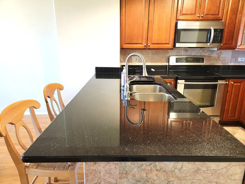 Cozy & FREE parking 2BR apt in Chicago Chinatown! - Image 1