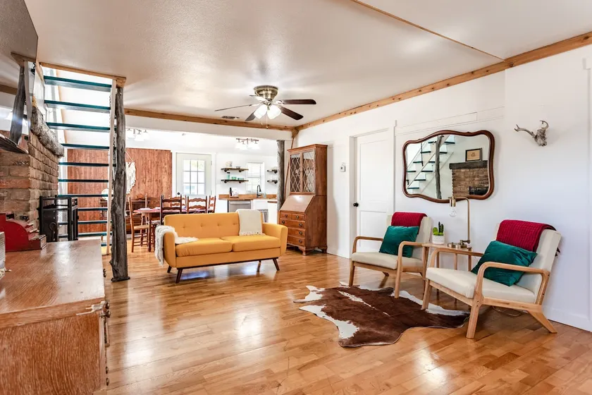 The Farmhouse - 15 min from Waco - Image 1