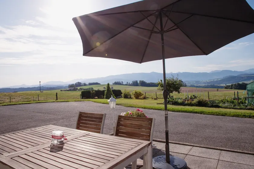 A rural house facing the Alps - Image 1