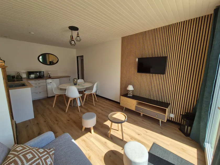 Charming quiet whole house, south facing with garden - Image 1