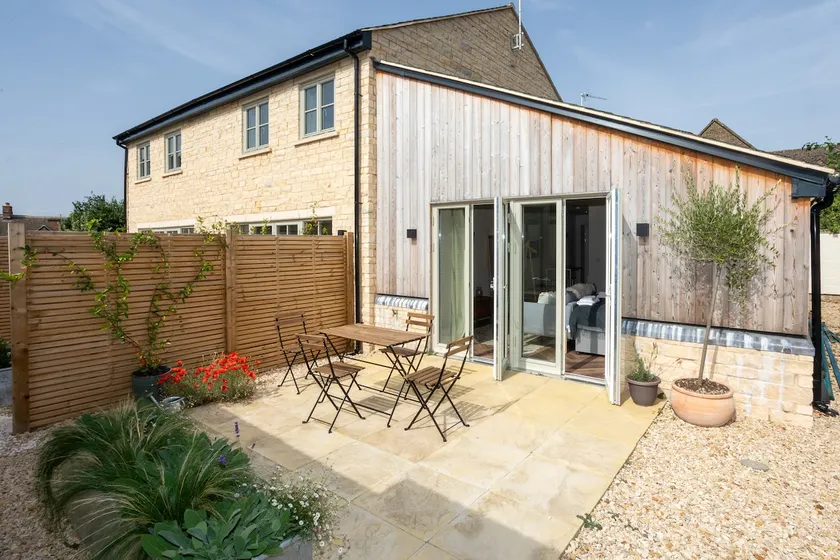 1 Harpers Yard - boutique Cotswold holiday home - Image 1