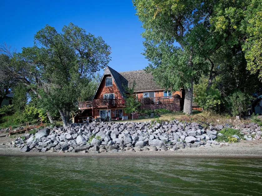 Beachfront Poinsett Cottage sleeps 16 & 3 kayaks - Image 1
